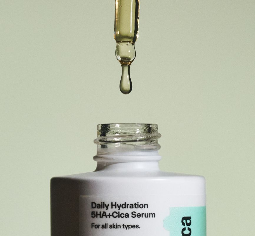 Model using Dermatica Daily Hydration 5HA+Cica Serum